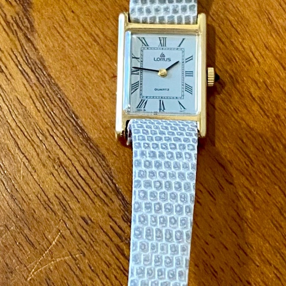 Seiko Gold and White Women's Watch - Picture 6 of 8